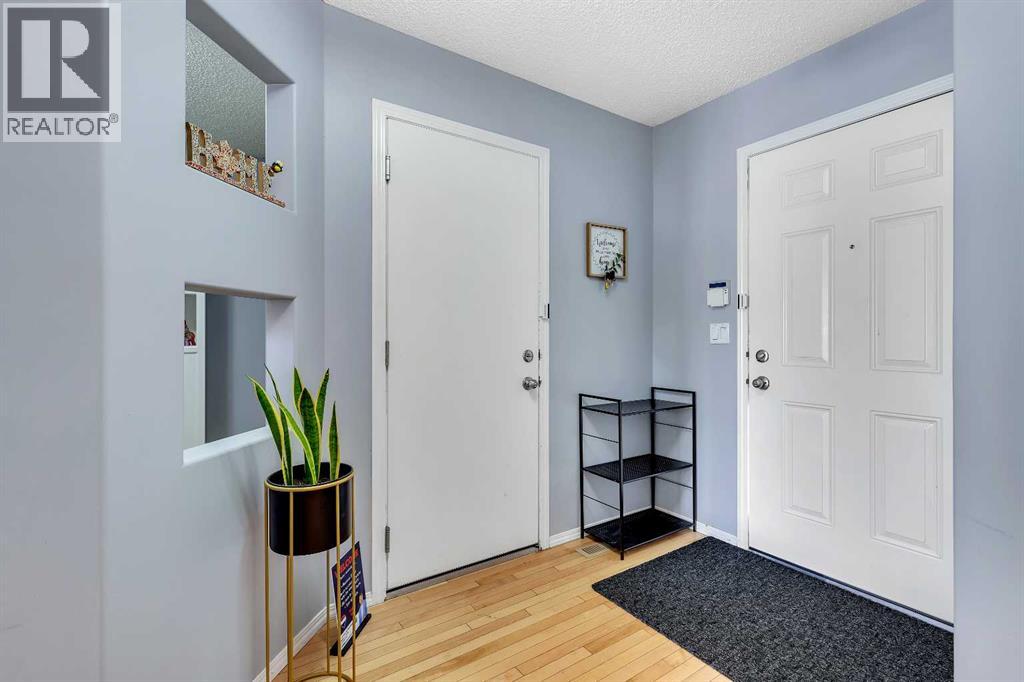 12 Cranberry Green Se, Calgary, Alberta  T3M 1L5 - Photo 5 - A2291234