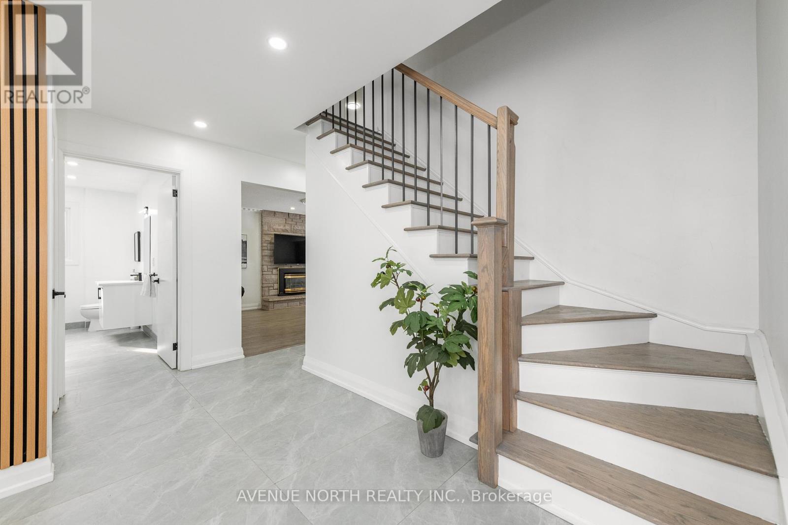 2007 Tawney Road, Ottawa, Ontario  K1G 1B5 - Photo 5 - X12856650