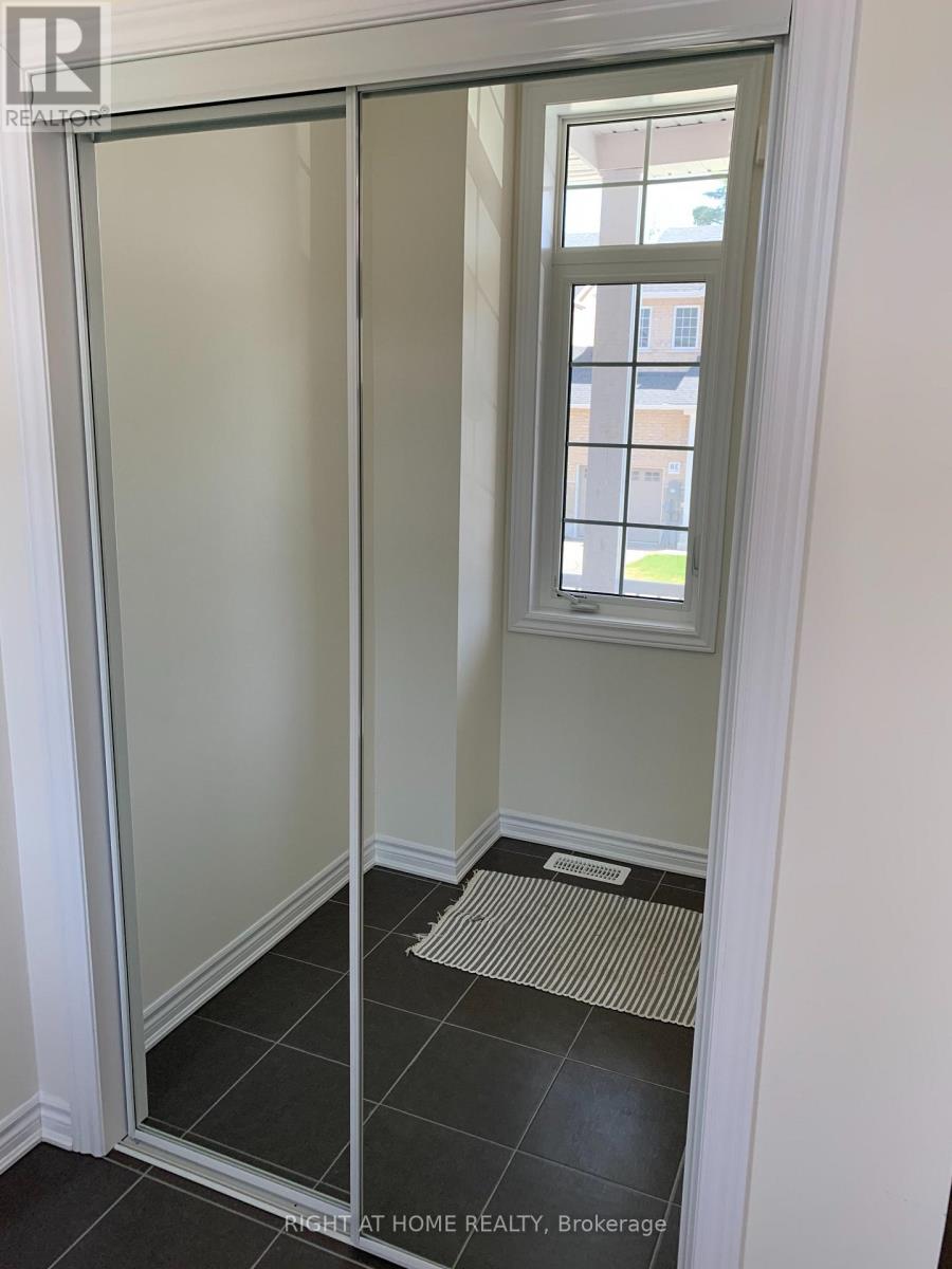 39 Farwell Avenue, Wasaga Beach, Ontario  L9Z 0H3 - Photo 3 - S12852712