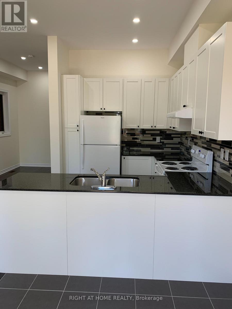 39 Farwell Avenue, Wasaga Beach, Ontario  L9Z 0H3 - Photo 8 - S12852712