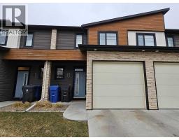 3, 414 Highlands Boulevard W, Lethbridge, Alberta