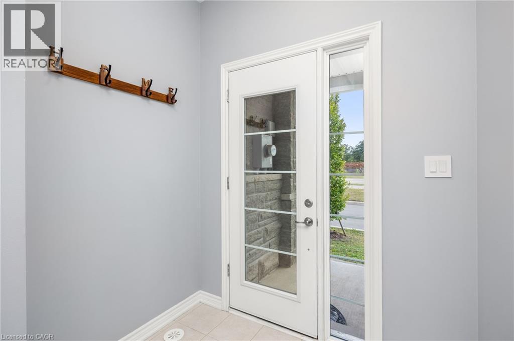 91 Borers Creek Circle, Waterdown, Ontario  L8B 1W3 - Photo 9 - 40804434