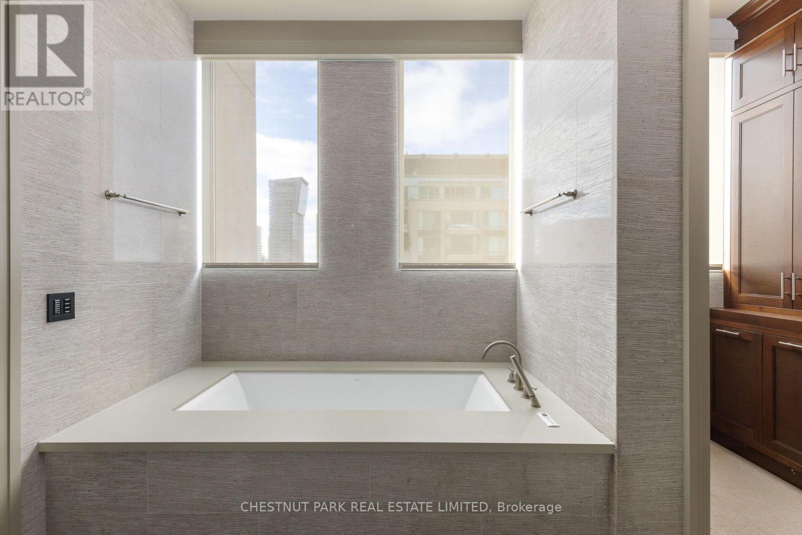 1601 - 68 Yorkville Avenue, Toronto, Ontario  M5R 3V7 - Photo 31 - C12856604