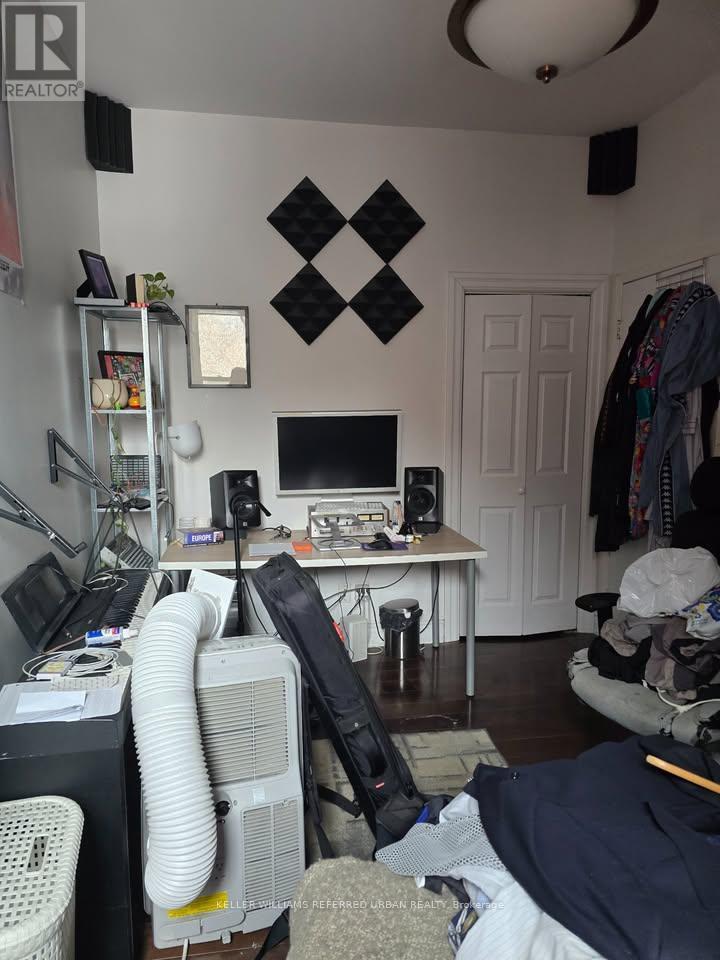 Upper - 18 Palmerston Avenue, Toronto, Ontario  M6J 2H7 - Photo 5 - C12856624