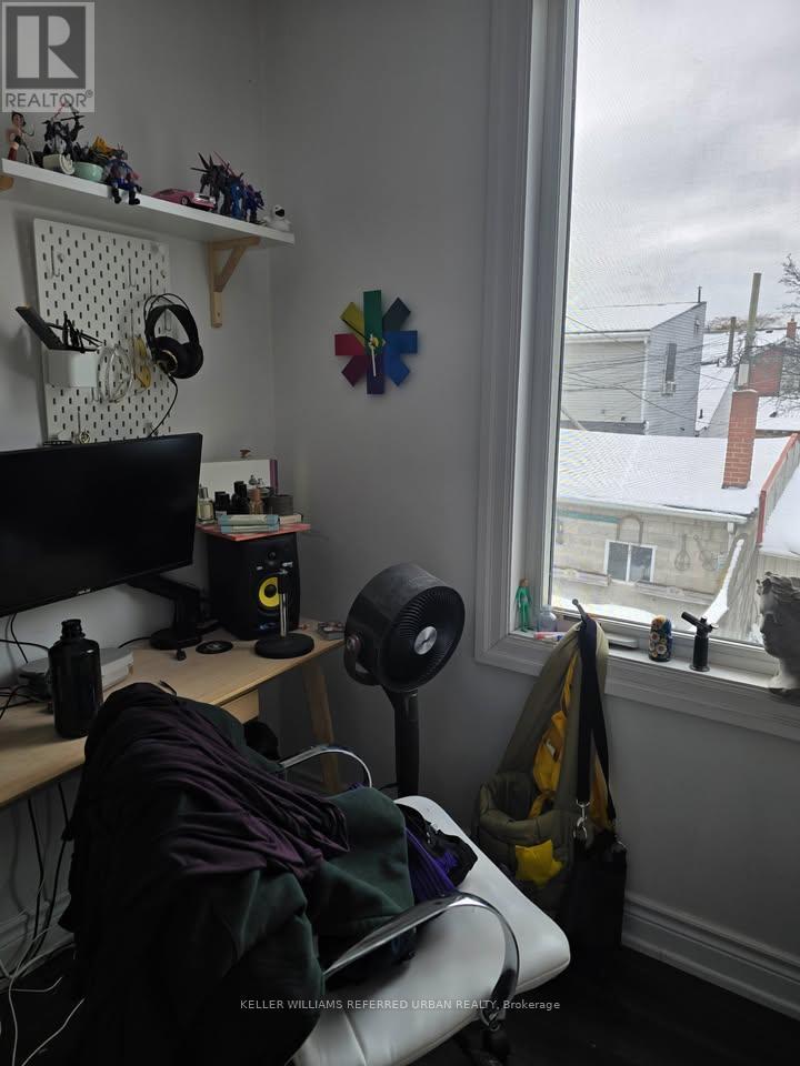 Upper - 18 Palmerston Avenue, Toronto, Ontario  M6J 2H7 - Photo 7 - C12856624