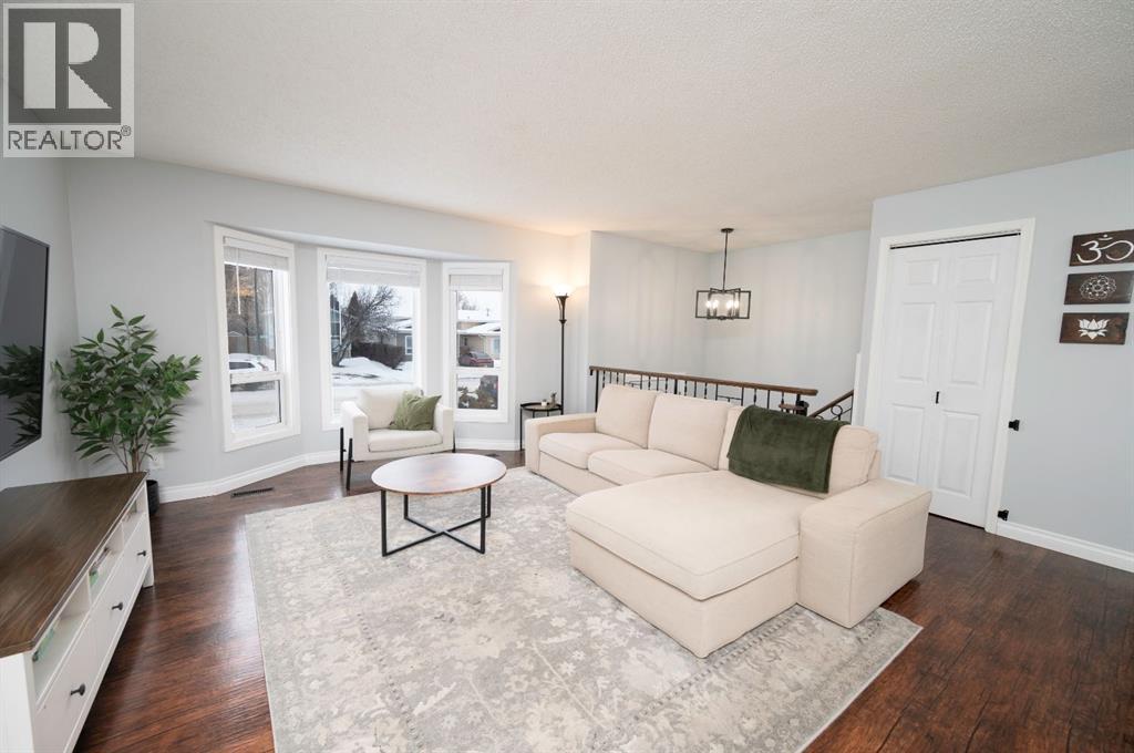 154 Rutherford Drive, Red Deer, Alberta  T4P 3B5 - Photo 3 - A2290311