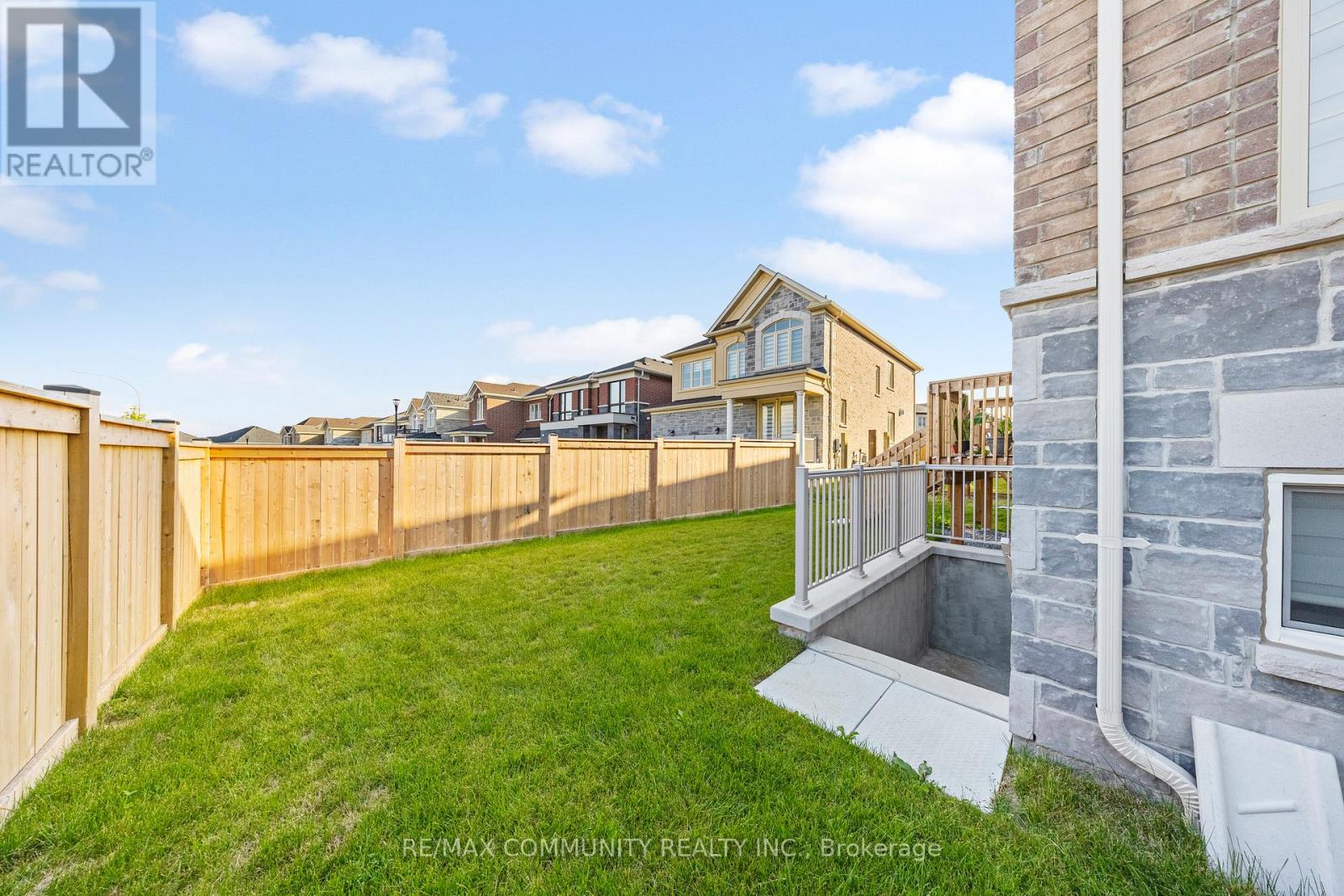 1089 Orenda Street, Pickering, Ontario  L1X 2R2 - Photo 3 - E12856694