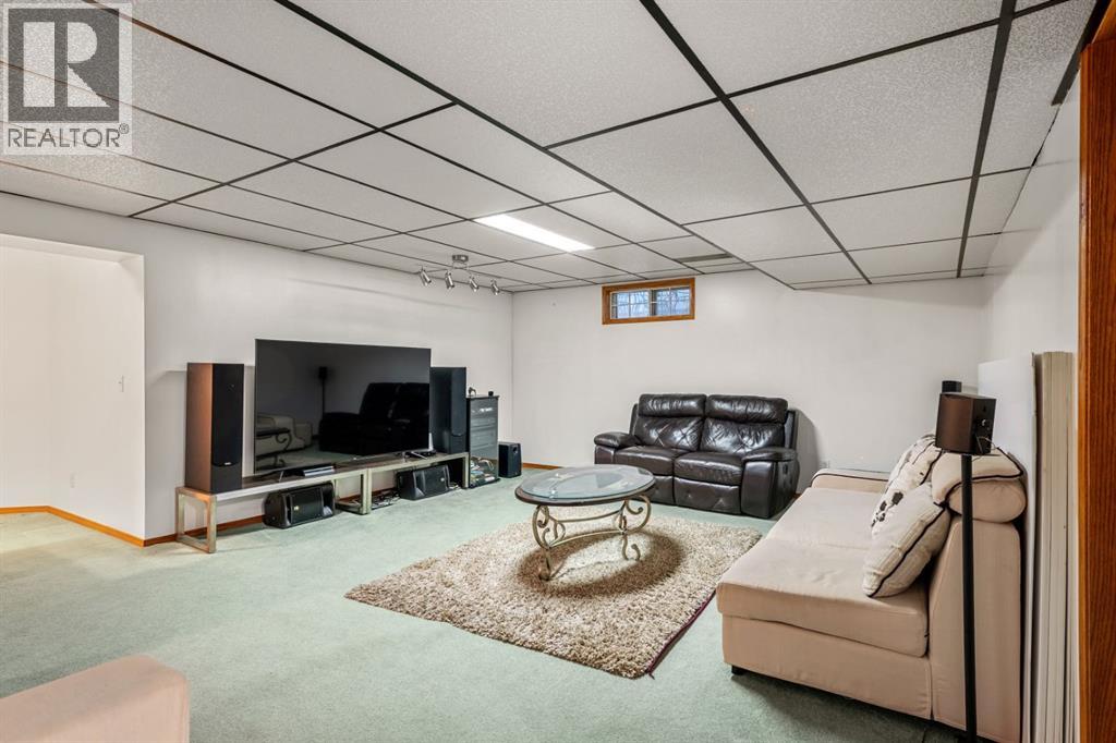 107 Pasadena Green Ne, Calgary, Alberta  T1Y 6M9 - Photo 27 - A2286316