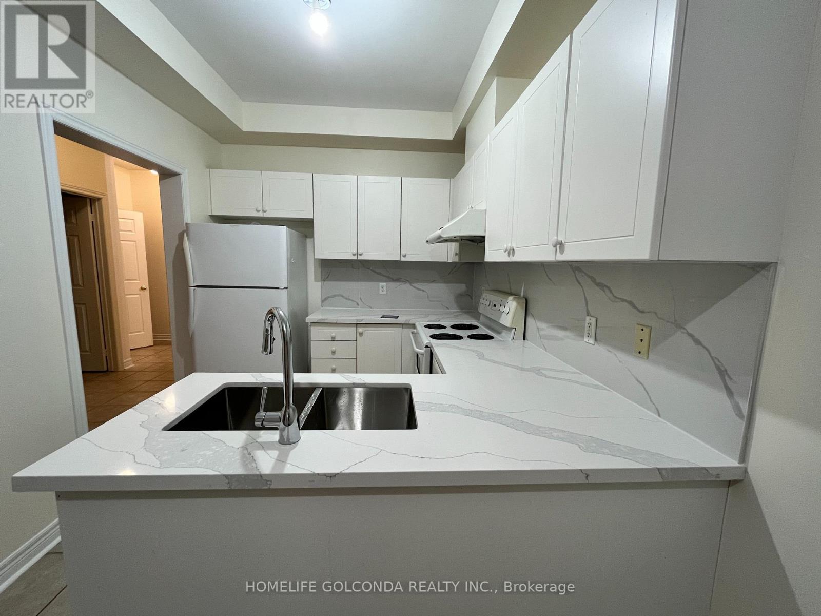 471 South Unionville Avenue, Markham (Village Green-South Unionville), Ontario  L3R 5G8 - Photo 6 - N12856528