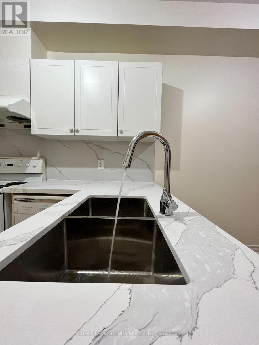 471 South Unionville Avenue, Markham (Village Green-South Unionville), Ontario  L3R 5G8 - Photo 7 - N12856528