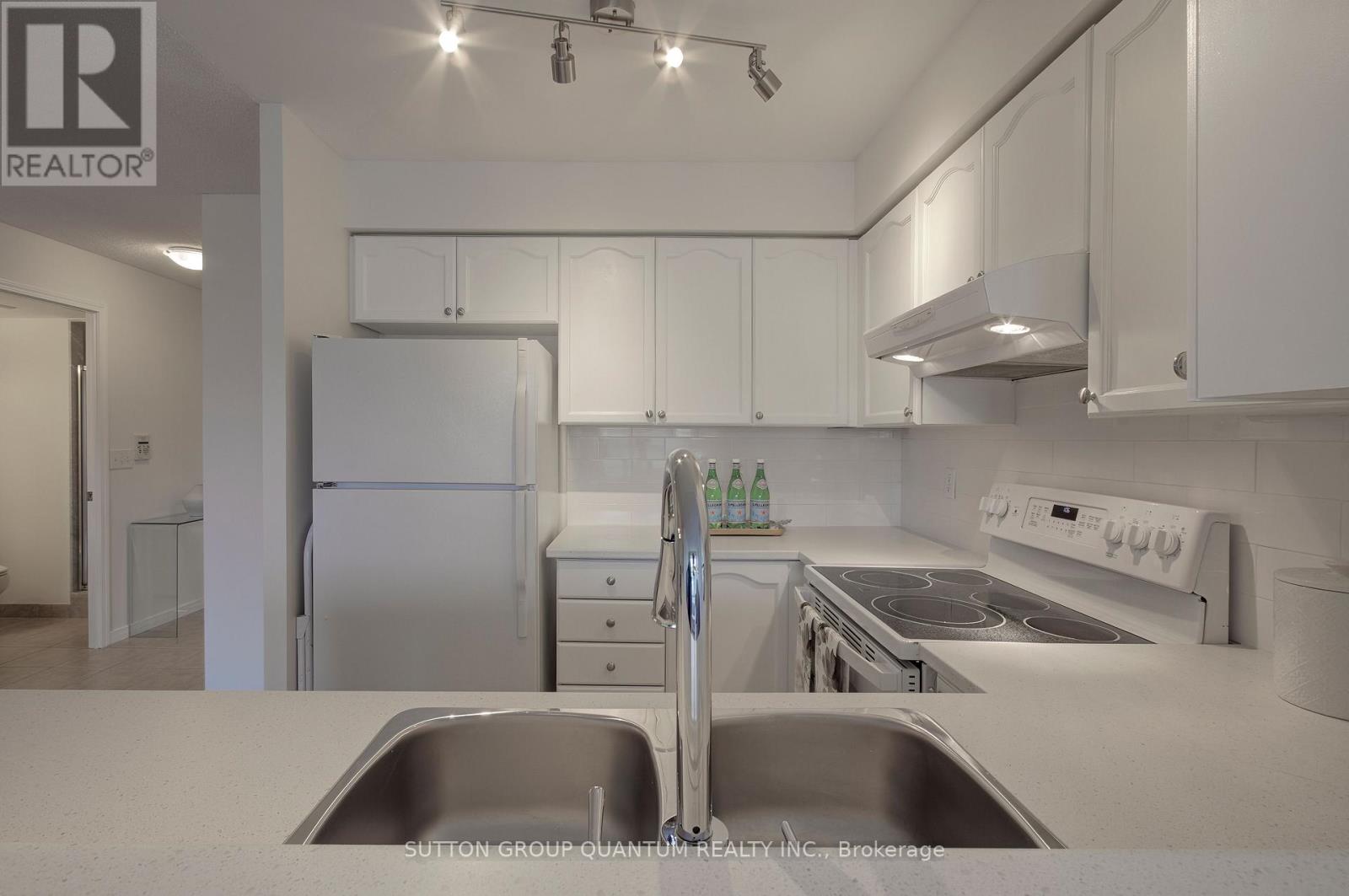 301 - 2545 Erin Centre Boulevard, Mississauga, Ontario  L5M 6Z9 - Photo 14 - W12852300