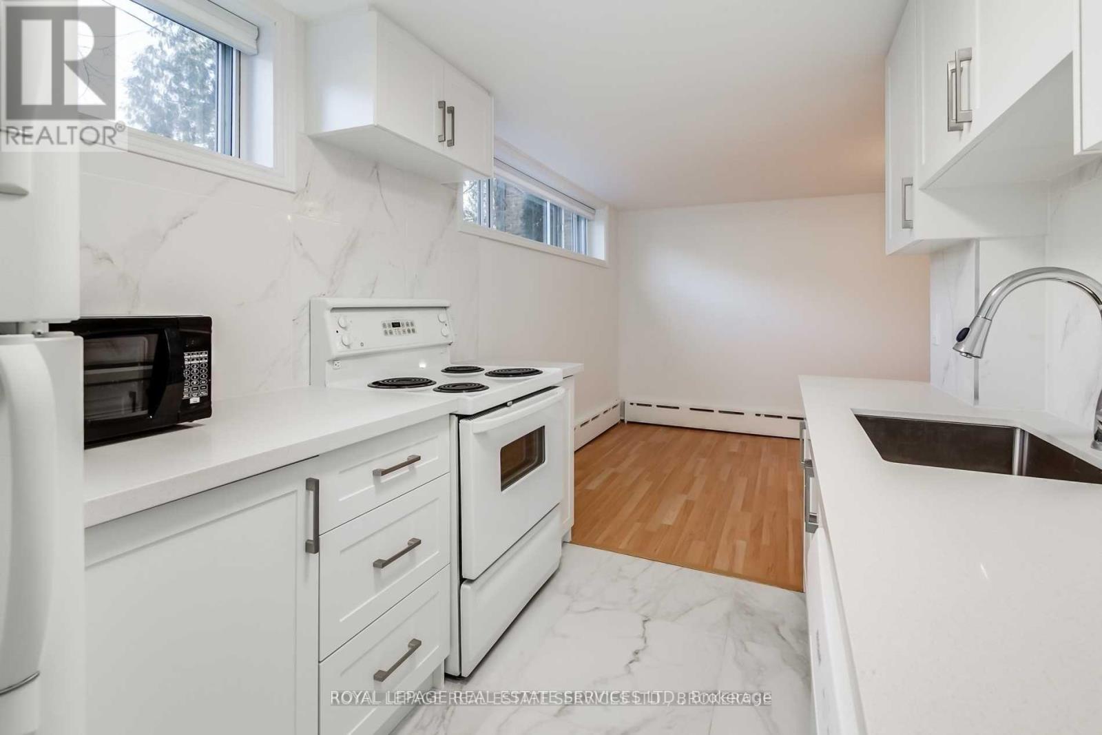 Bsmt - 48 Indian Road Crescent, Toronto (High Park North), Ontario  M6P 2G1 - Photo 12 - W12856670