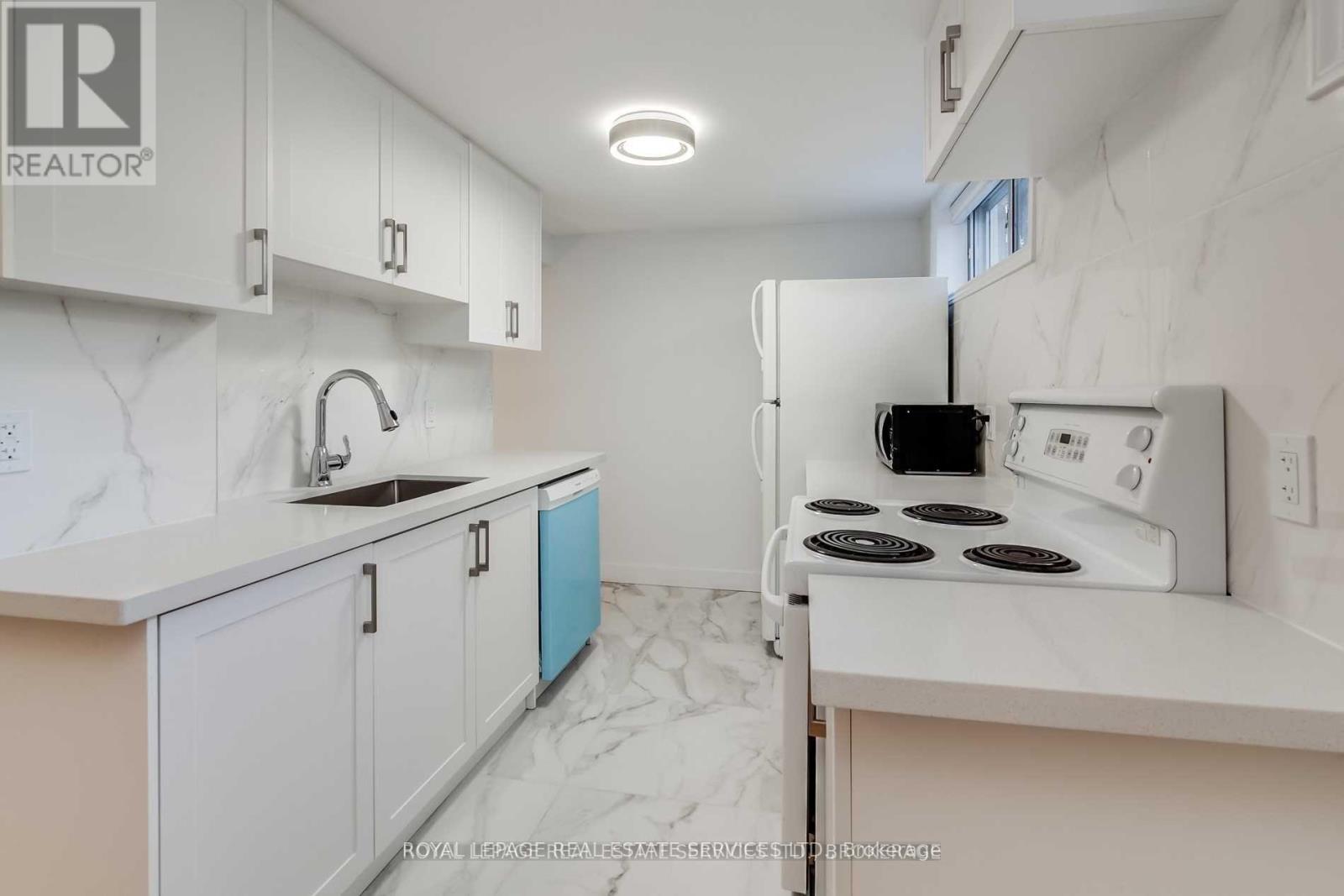 Bsmt - 48 Indian Road Crescent, Toronto (High Park North), Ontario  M6P 2G1 - Photo 7 - W12856670