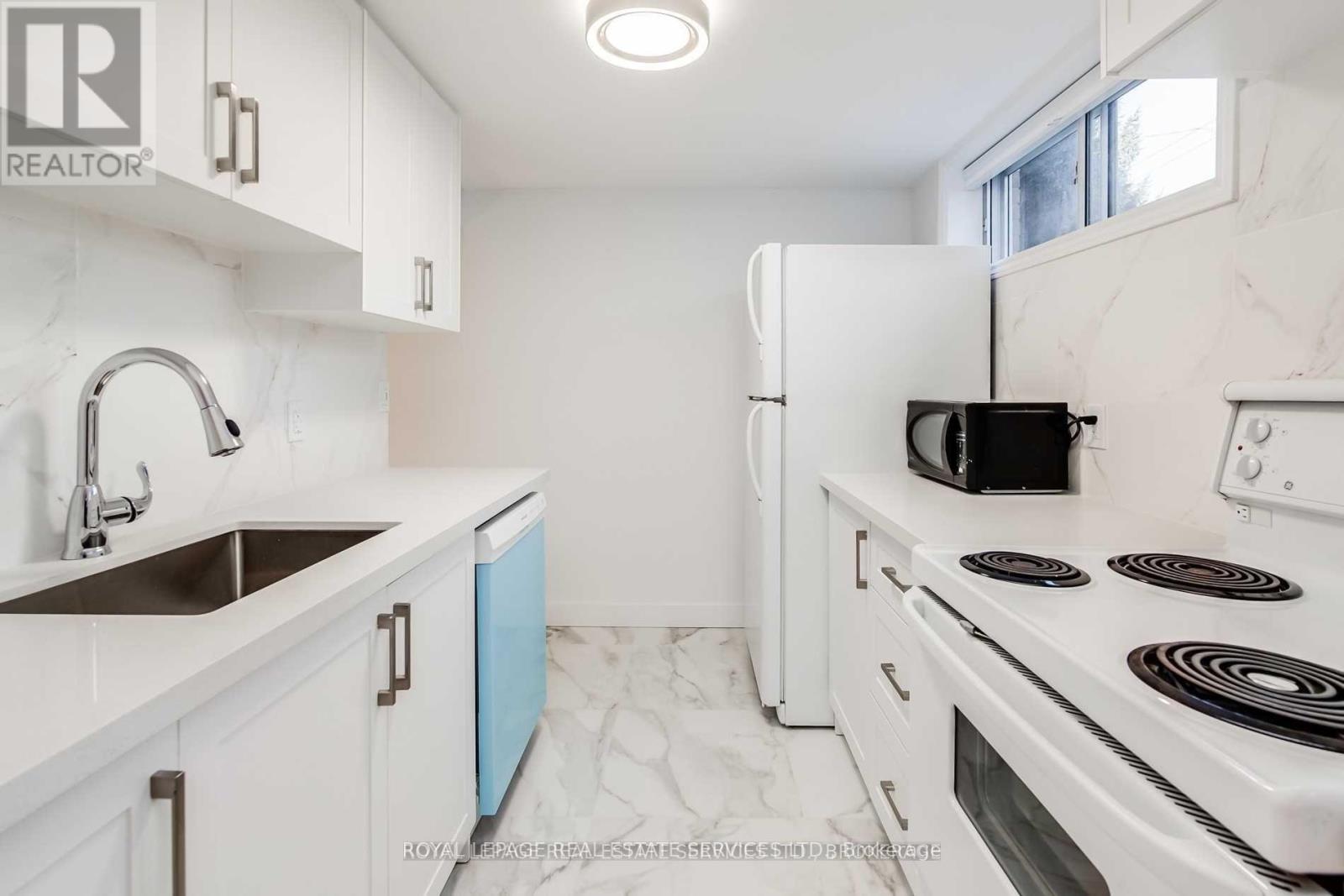 Bsmt - 48 Indian Road Crescent, Toronto (High Park North), Ontario  M6P 2G1 - Photo 8 - W12856670