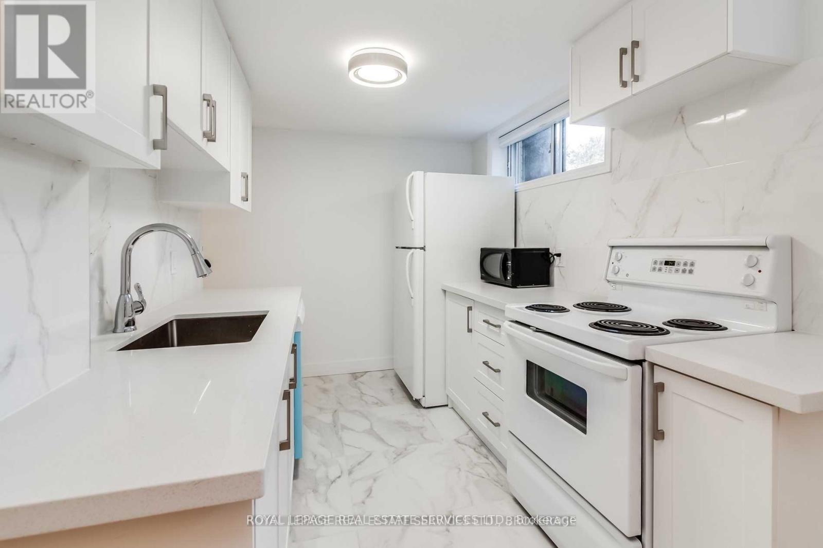 Bsmt - 48 Indian Road Crescent, Toronto (High Park North), Ontario  M6P 2G1 - Photo 9 - W12856670