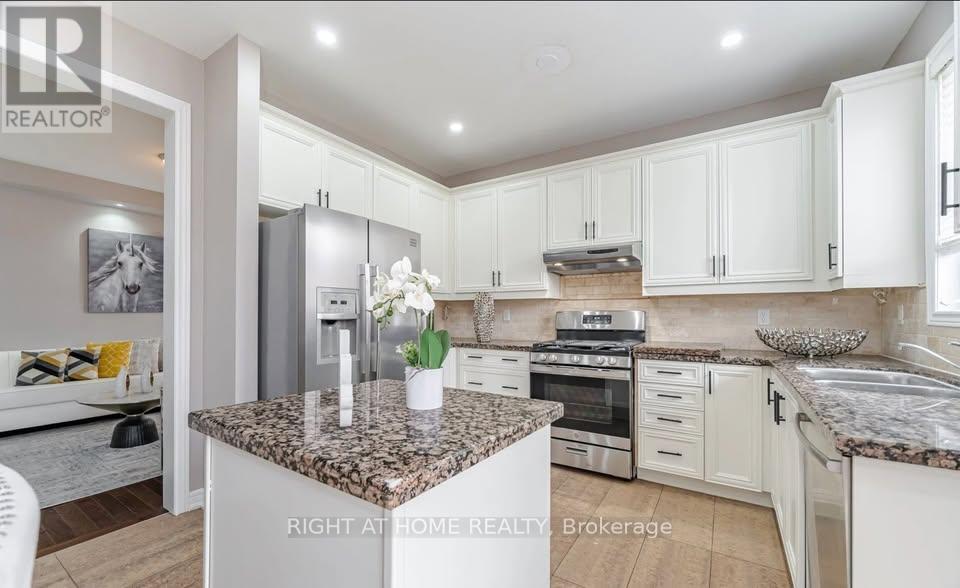 44 Gardenbrooke Trail, Brampton, Ontario  L6P 3J3 - Photo 12 - W12856696