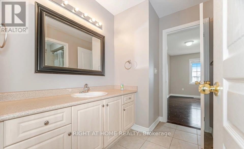 44 Gardenbrooke Trail, Brampton, Ontario  L6P 3J3 - Photo 5 - W12856696