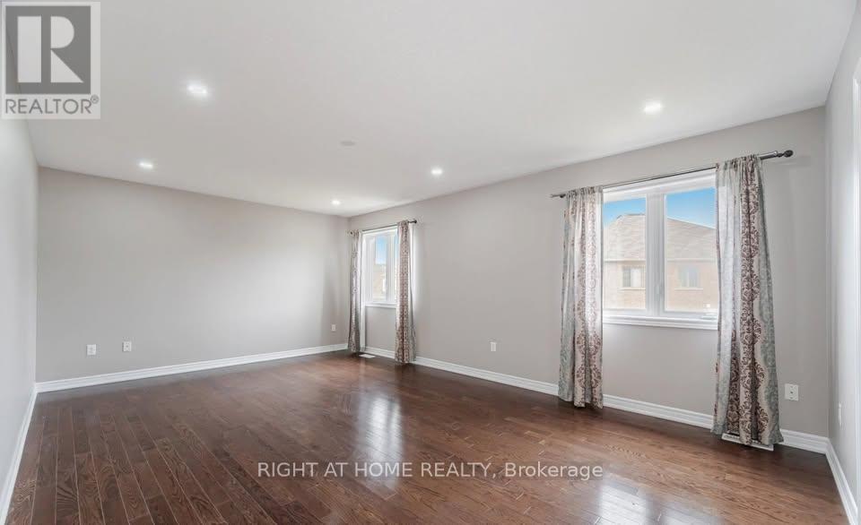 44 Gardenbrooke Trail, Brampton, Ontario  L6P 3J3 - Photo 9 - W12856696