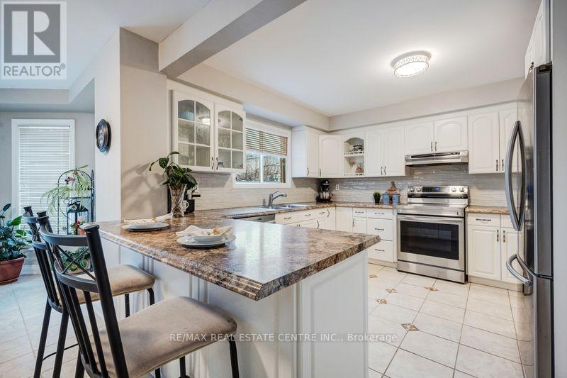 5580 Millbrook Lane E, Mississauga, Ontario  L5M 3X9 - Photo 11 - W12856754