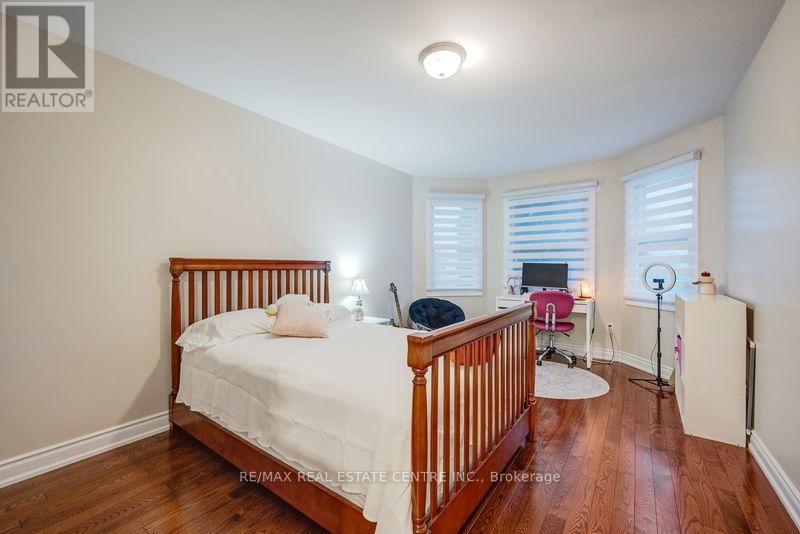 5580 Millbrook Lane E, Mississauga, Ontario  L5M 3X9 - Photo 30 - W12856754