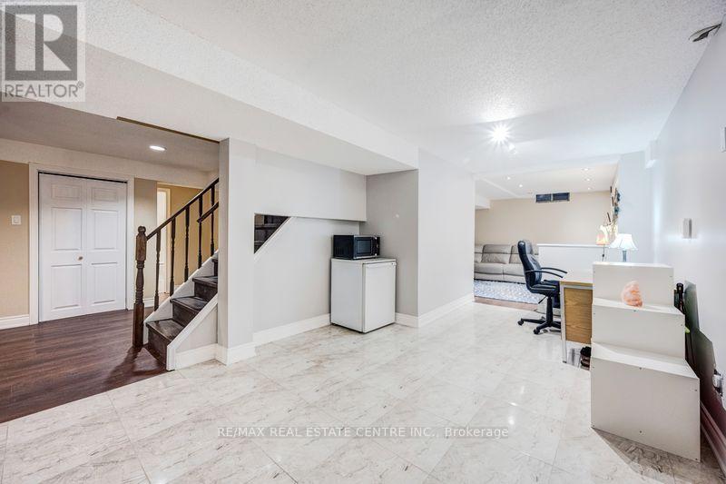 5580 Millbrook Lane E, Mississauga, Ontario  L5M 3X9 - Photo 39 - W12856754