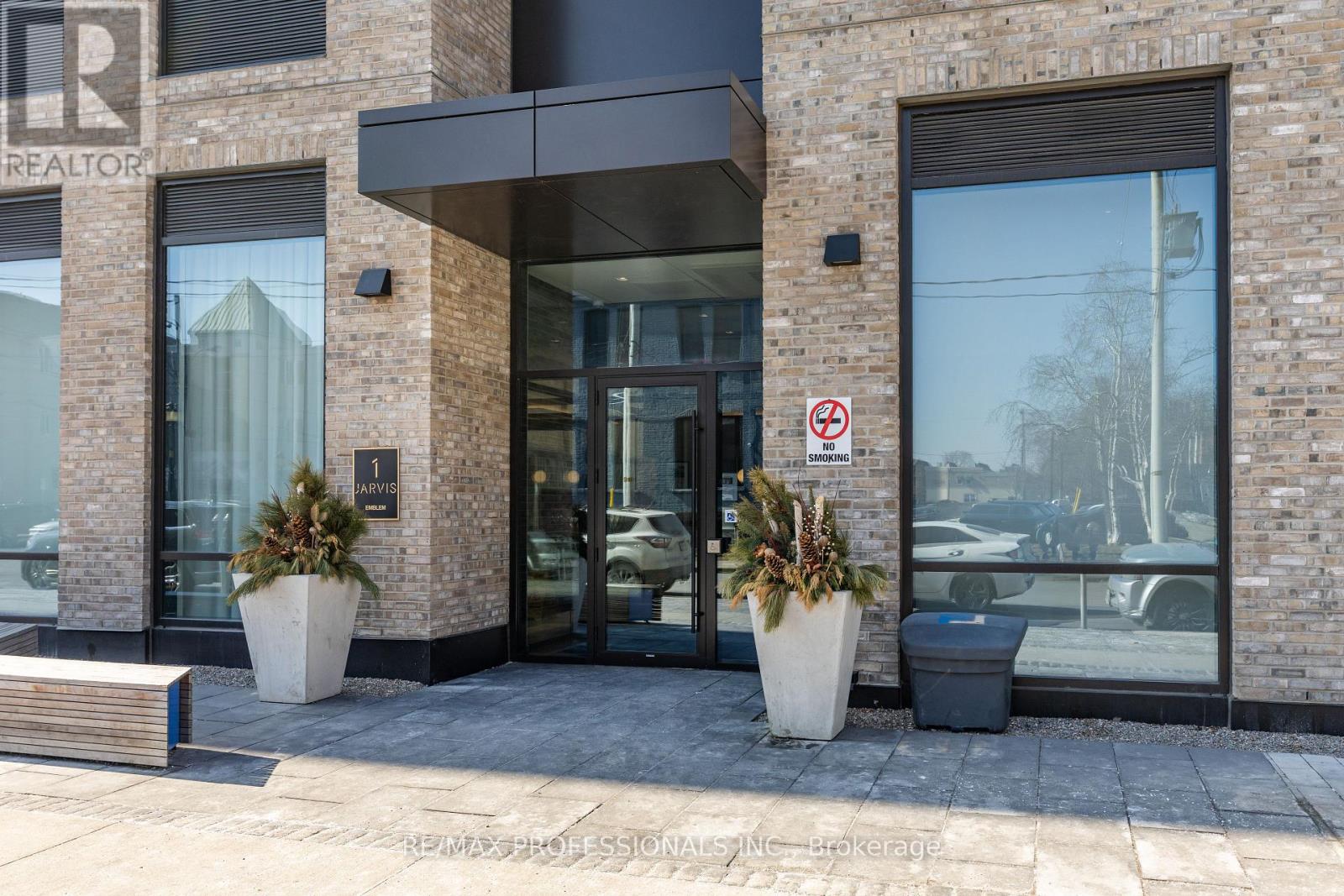 430 - 1 Jarvis Street W, Hamilton, Ontario  L8R 3J2 - Photo 2 - X12836050
