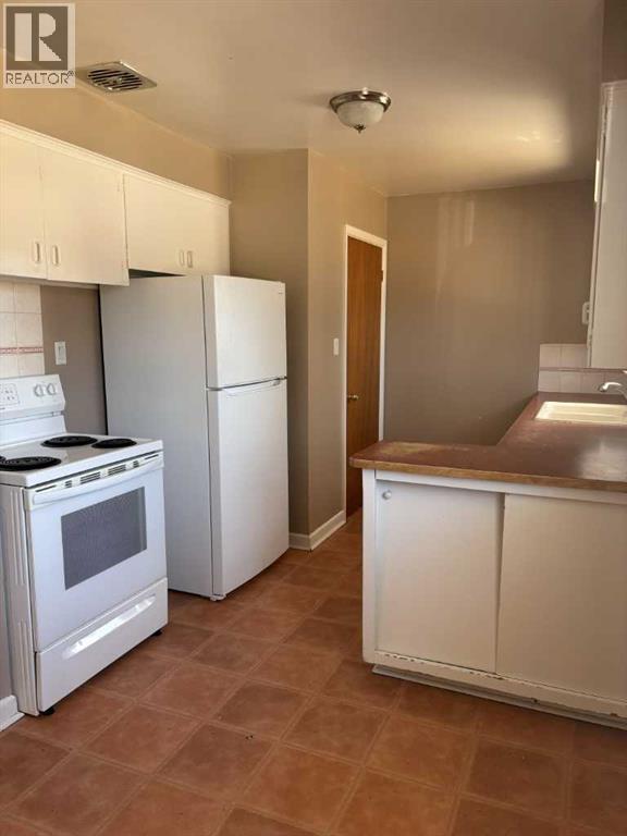 1, 1131 28a Street S, Lethbridge, Alberta  T1K 2W6 - Photo 2 - A2291185