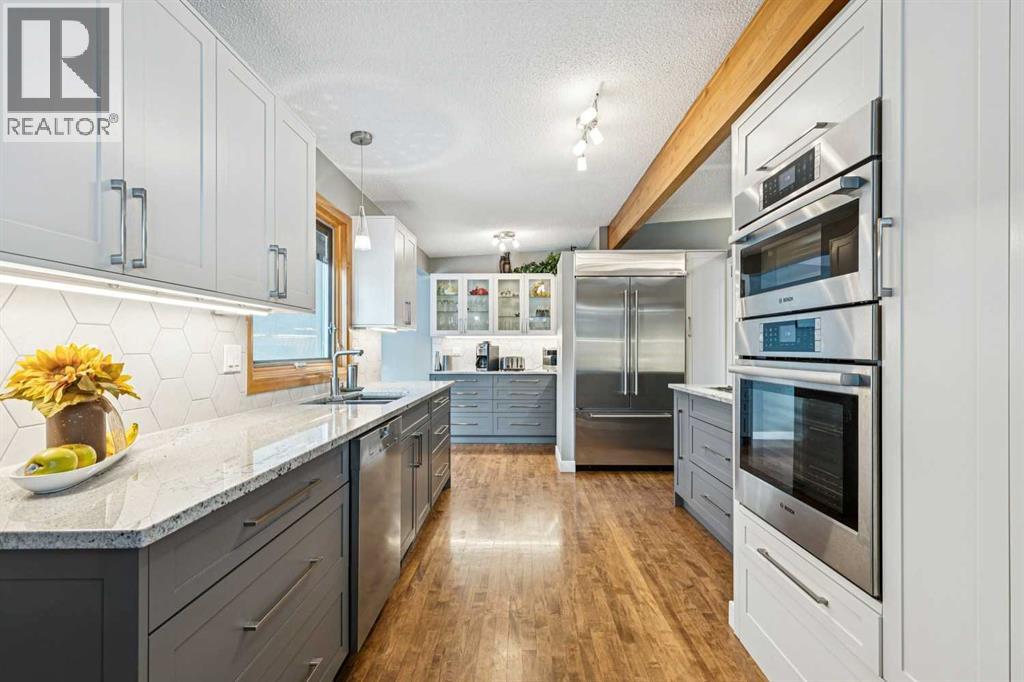 8 Vardana Place Nw, Calgary, Alberta  T3A 0C5 - Photo 10 - A2280305