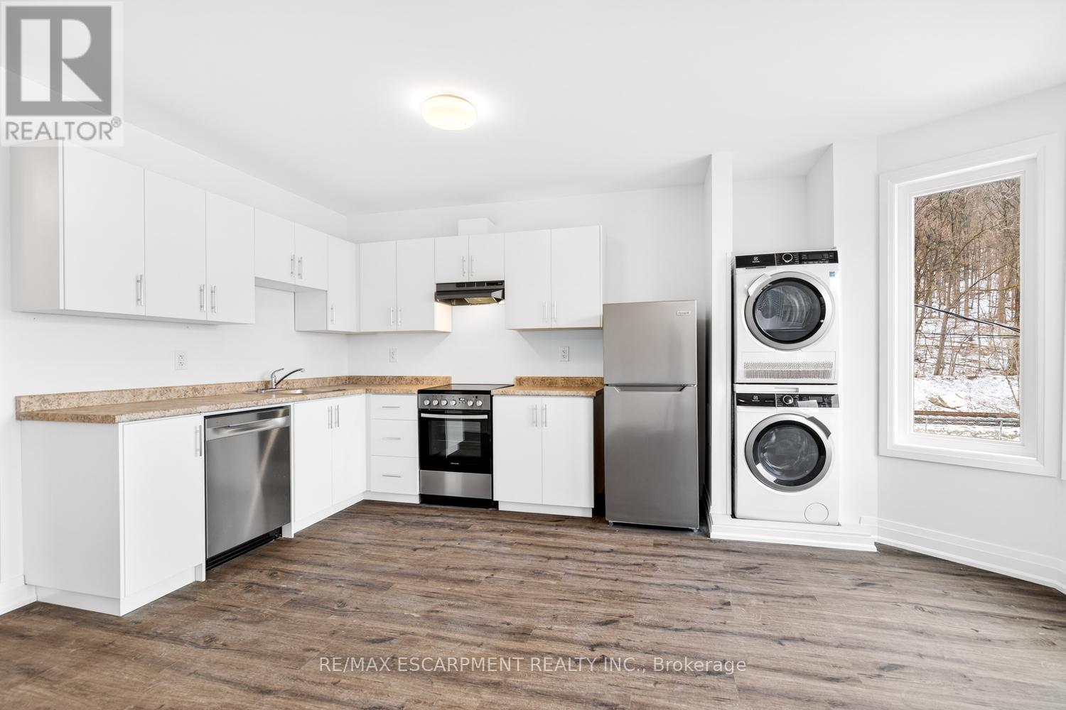 2 - 253 St Clair Boulevard, Hamilton, Ontario  L8M 2P3 - Photo 7 - X12856550