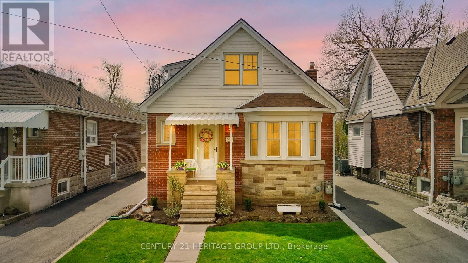 22 CHURCHILL AVENUE, Hamilton, Ontario