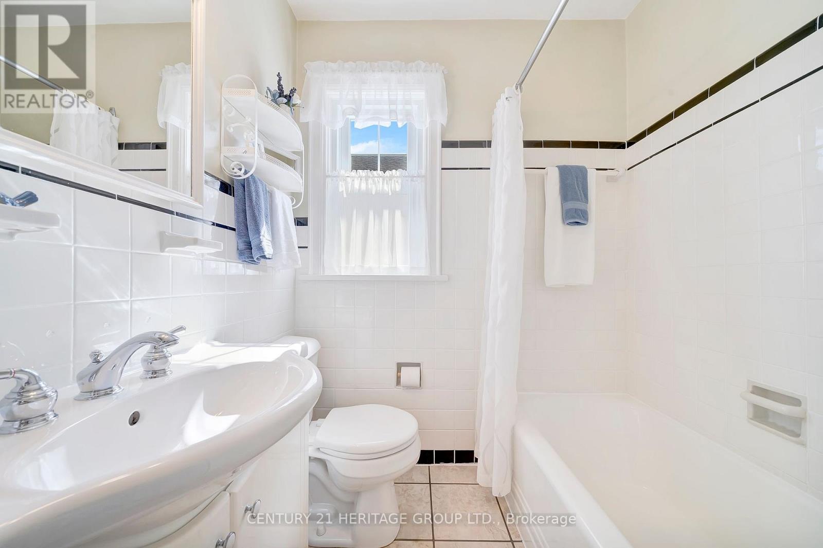 22 Churchill Avenue, Hamilton, Ontario  L9A 1J5 - Photo 12 - X12856568