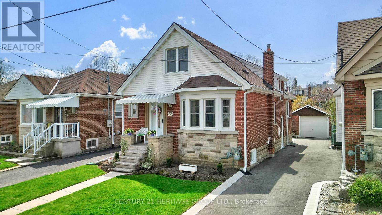 22 Churchill Avenue, Hamilton, Ontario  L9A 1J5 - Photo 3 - X12856568
