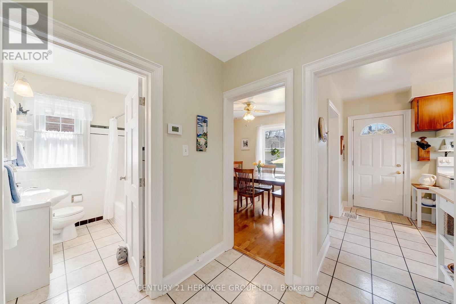 22 Churchill Avenue, Hamilton, Ontario  L9A 1J5 - Photo 8 - X12856568