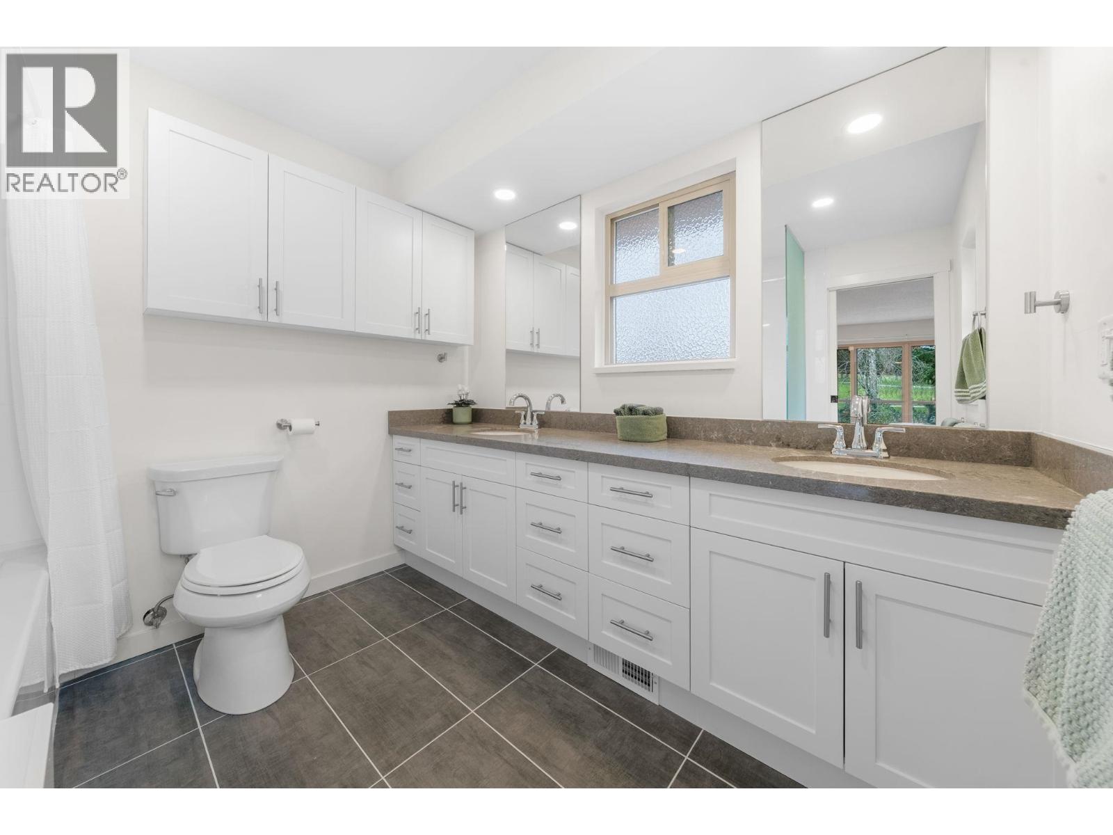 667 Fairway Drive, North Vancouver, British Columbia  V7G 1Z5 - Photo 14 - R3092427