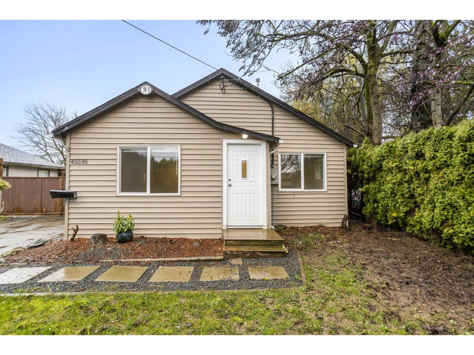 45595 Lewis Avenue, Chilliwack Proper West, Chilliwack, British Columbia  V2P 3C7 - Photo 2 - R3097102