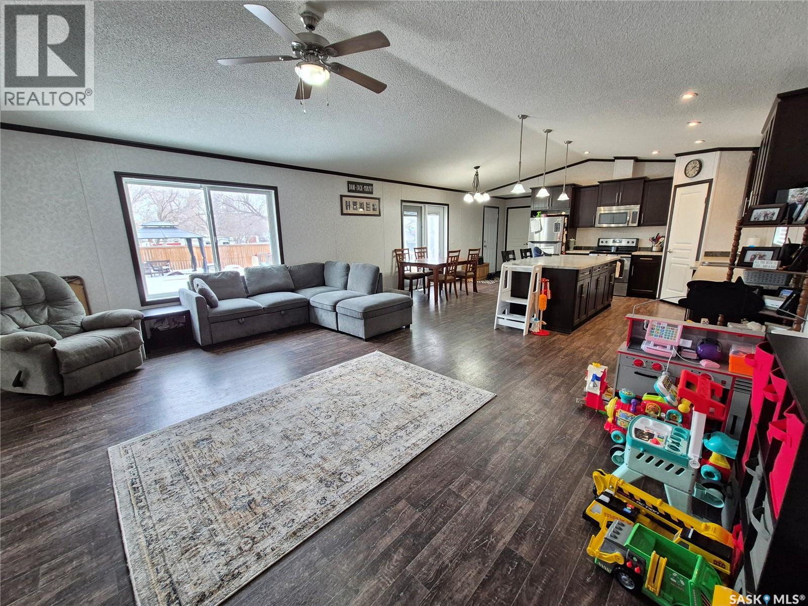 151 2nd Avenue, Bengough, Saskatchewan  S0C 0K0 - Photo 14 - SK029903