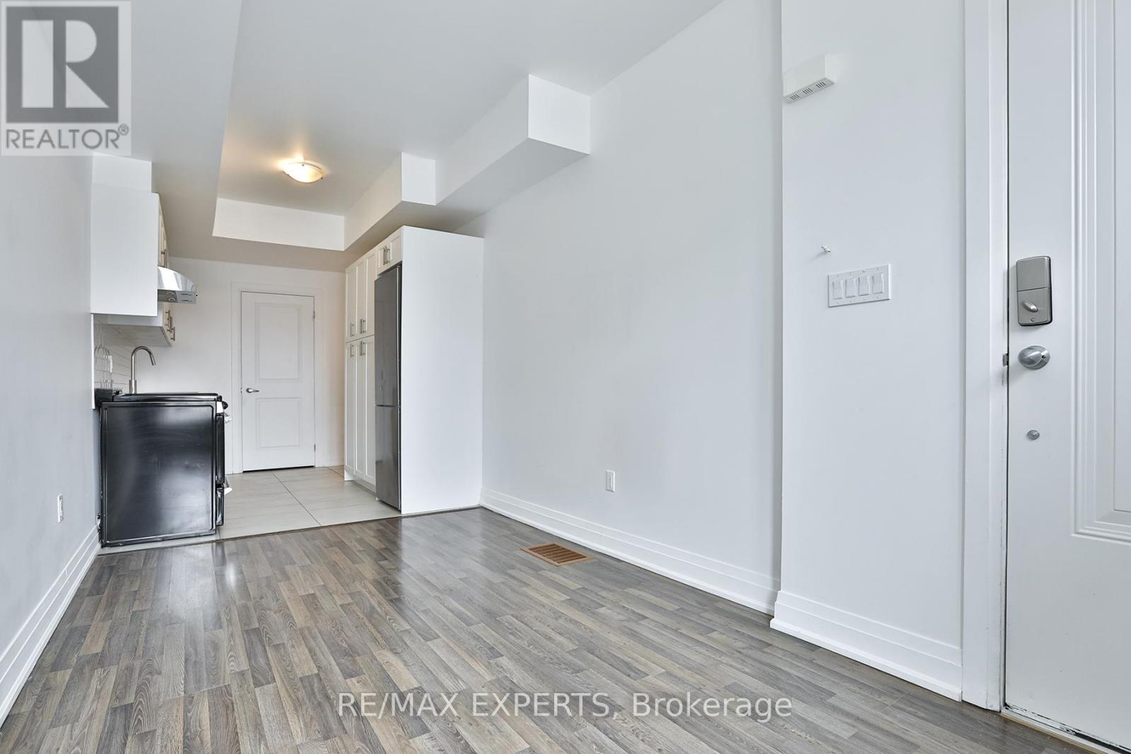 57 Creekbank Road, Toronto, Ontario  M6L 0A3 - Photo 22 - W12855990