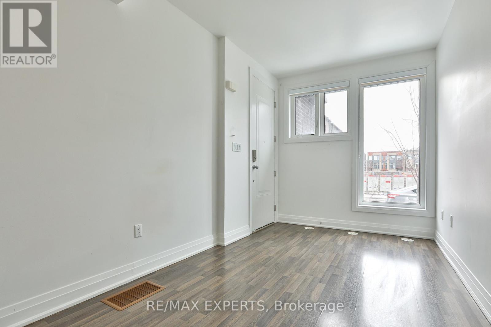 57 Creekbank Road, Toronto, Ontario  M6L 0A3 - Photo 20 - W12855990