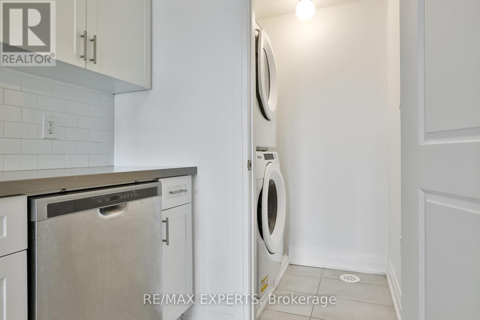 57 Creekbank Road, Toronto, Ontario  M6L 0A3 - Photo 25 - W12855990