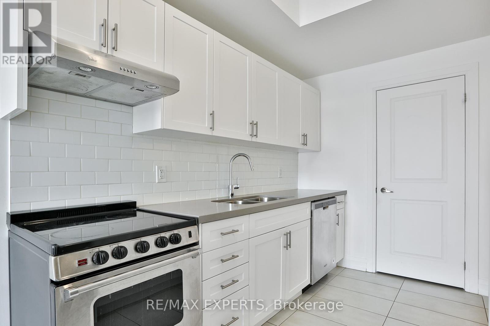 57 Creekbank Road, Toronto, Ontario  M6L 0A3 - Photo 24 - W12855990