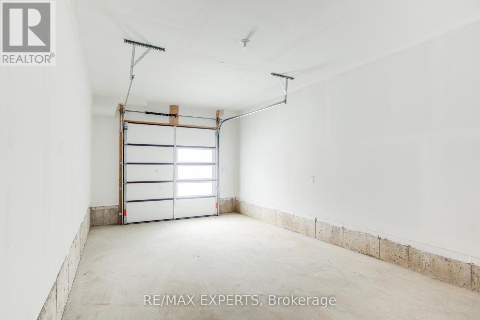 57 Creekbank Road, Toronto, Ontario  M6L 0A3 - Photo 30 - W12855990