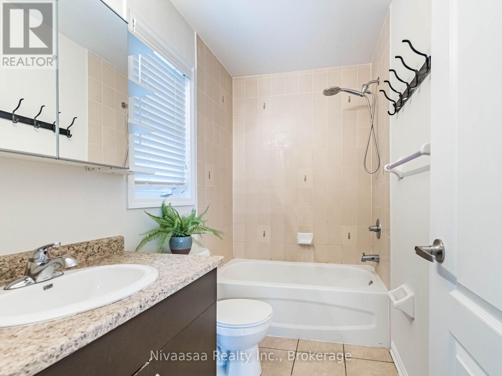 18 Betterton Crescent, Brampton, Ontario  L7A 0S5 - Photo 29 - W12856812