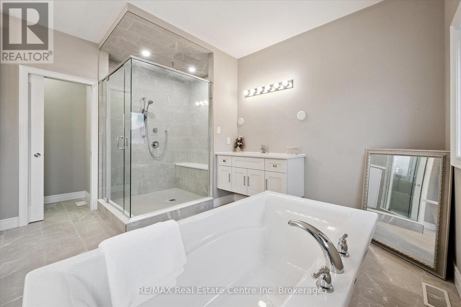 187 Ambrous Crescent, Guelph, Ontario  N1G 0G3 - Photo 25 - X12856774