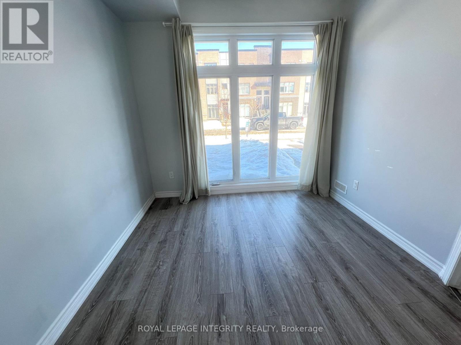 913 Moses Tennisco Street, Ottawa, Ontario  K1K 5A8 - Photo 2 - X12791994