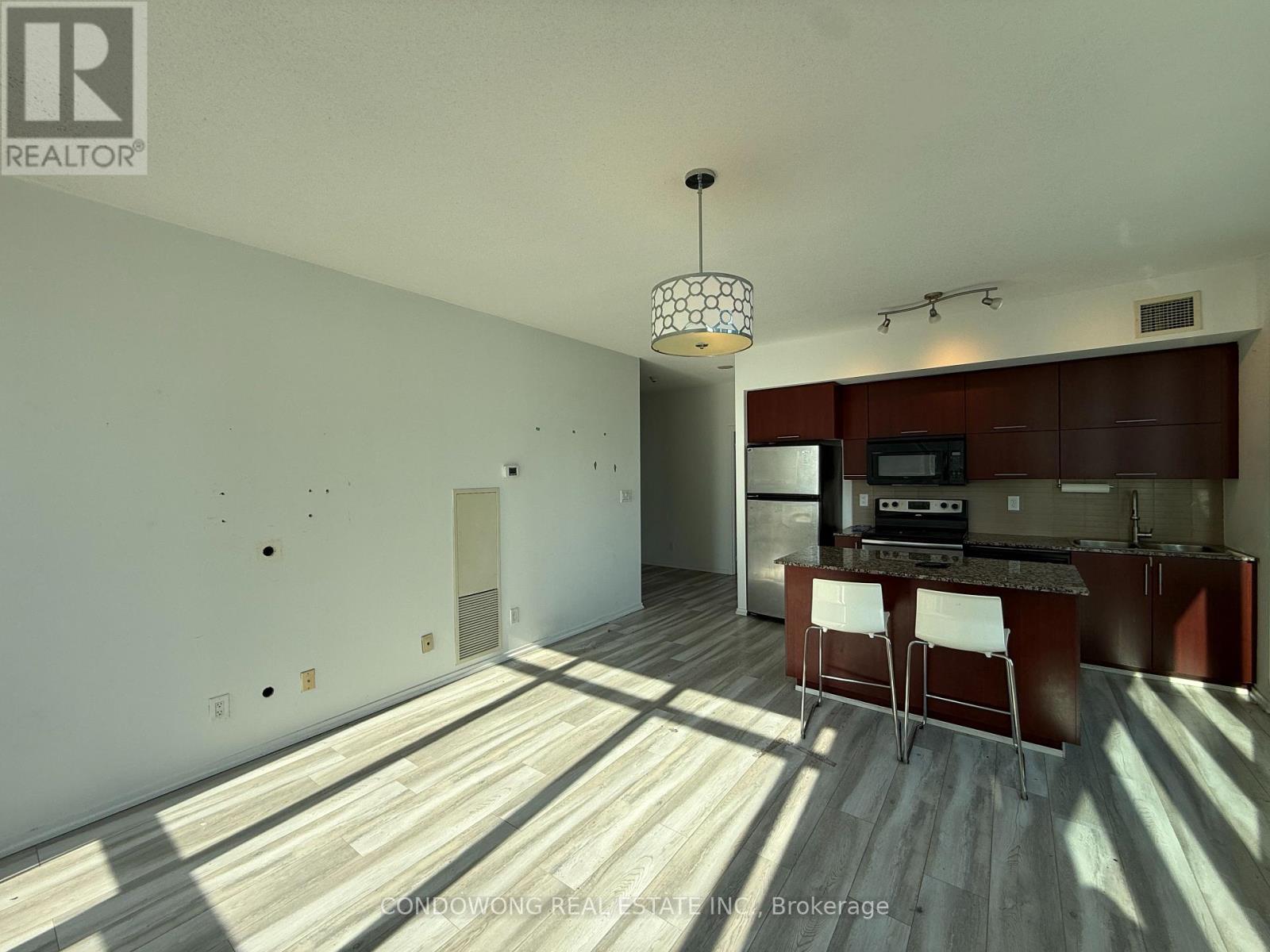 1710 - 65 Bremner Boulevard, Toronto, Ontario  M5J 0A7 - Photo 3 - C12856800