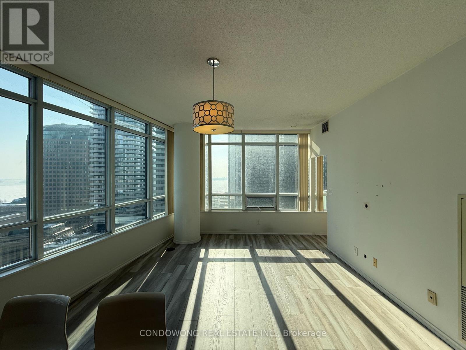 1710 - 65 Bremner Boulevard, Toronto, Ontario  M5J 0A7 - Photo 4 - C12856800