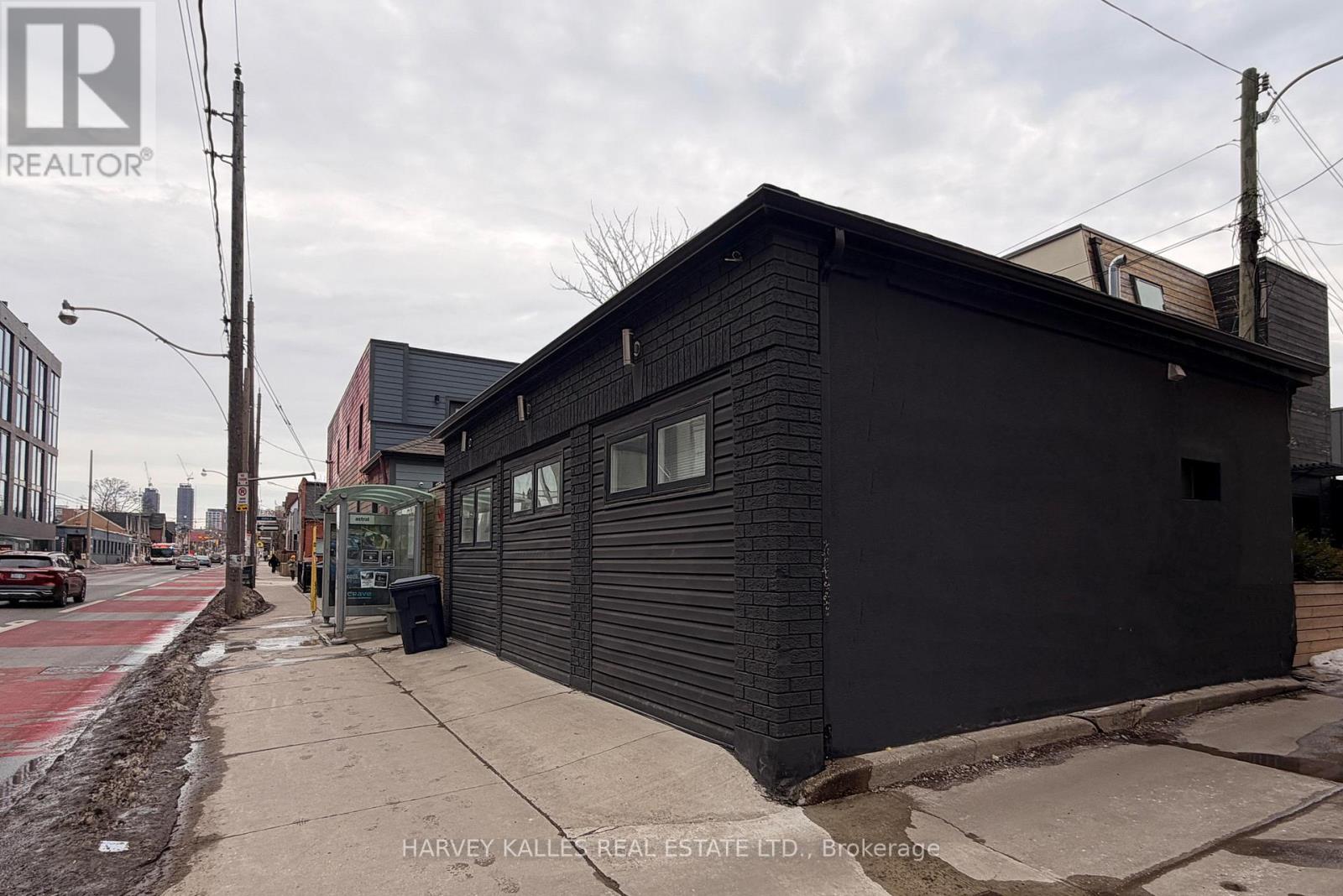 31 Alma Avenue, Toronto (Little Portugal), Ontario  M6J 1N2 - Photo 4 - C12856820