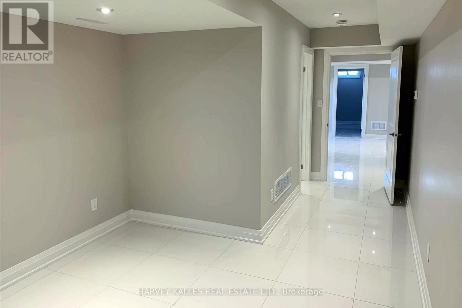 31 Alma Avenue, Toronto (Little Portugal), Ontario  M6J 1N2 - Photo 6 - C12856820