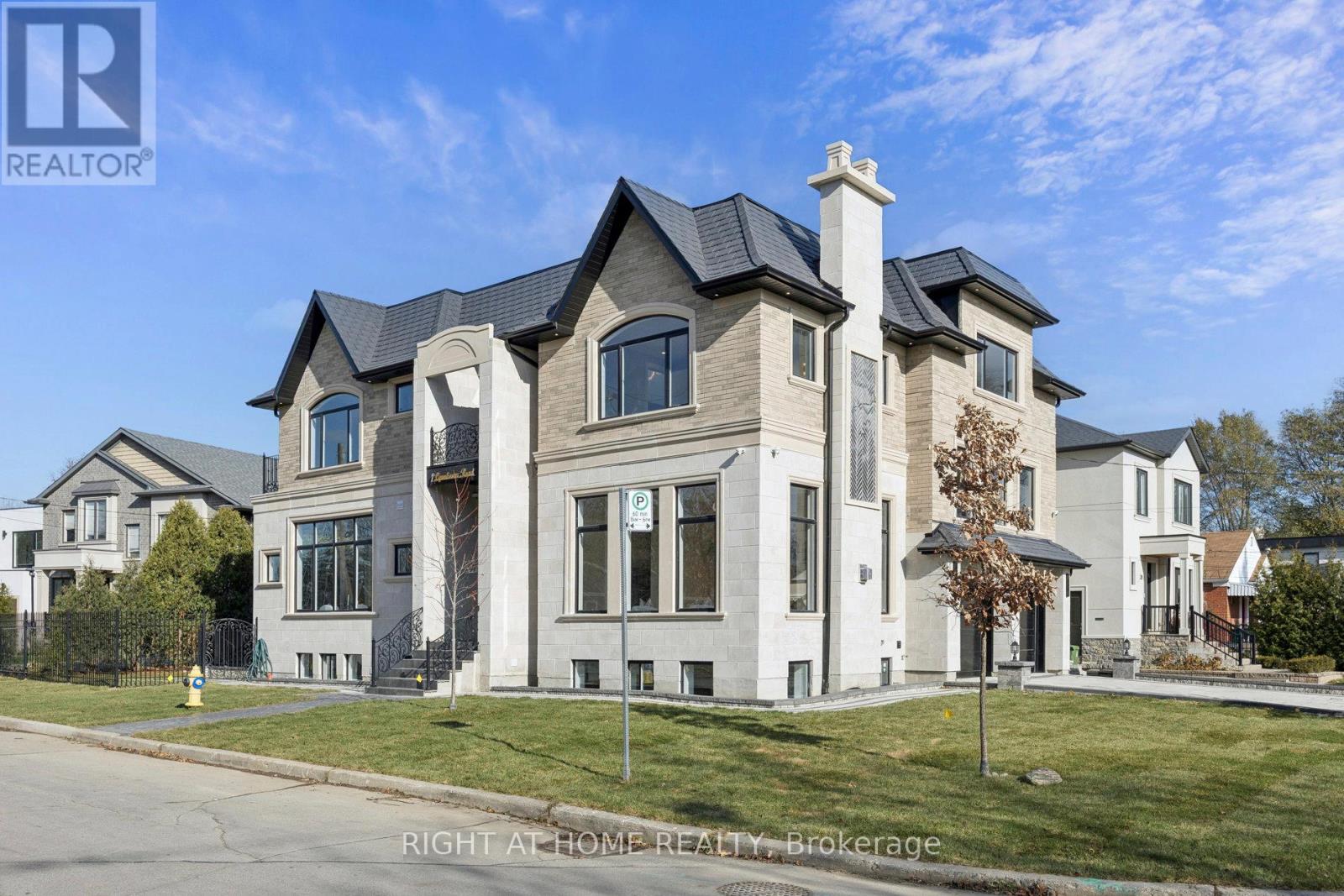 1 LYNNHAVEN ROAD, Toronto, Ontario