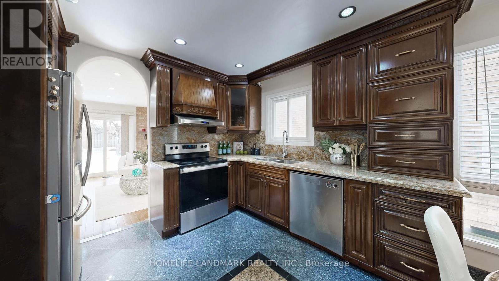 121 Digby Crescent, Markham, Ontario  L3R 7H4 - Photo 16 - N12856794